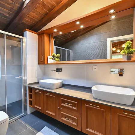 Villa Yaba 1 *